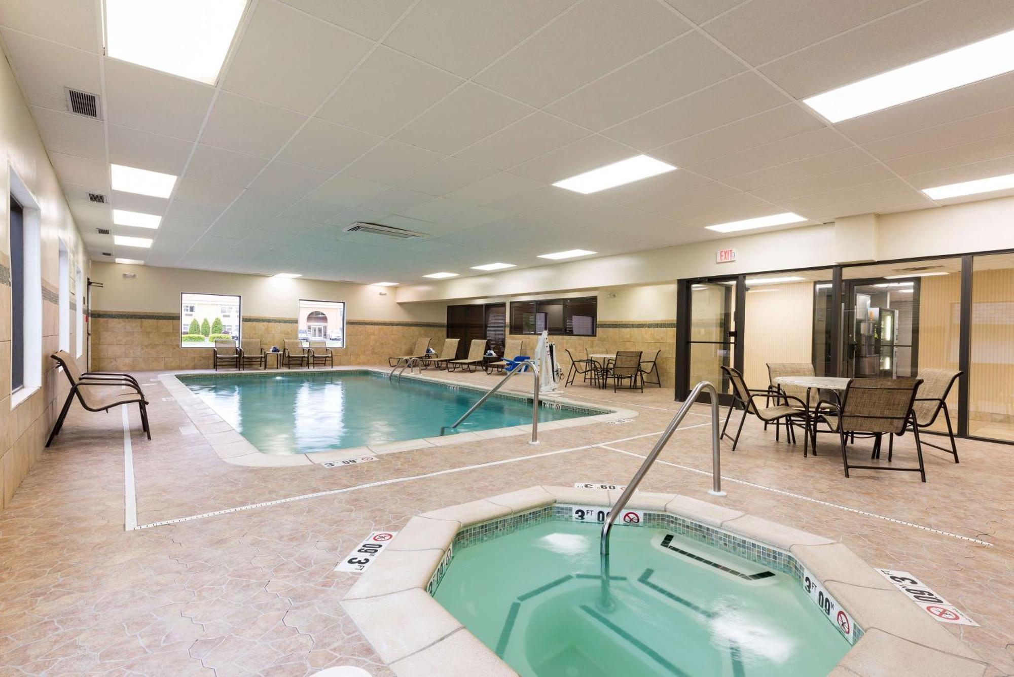 Hampton Inn Port Huron Bagian luar foto